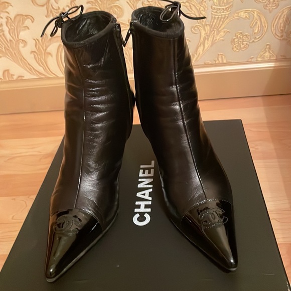 Gorgeous Chanel booties size 9 - Picture 2 of 7